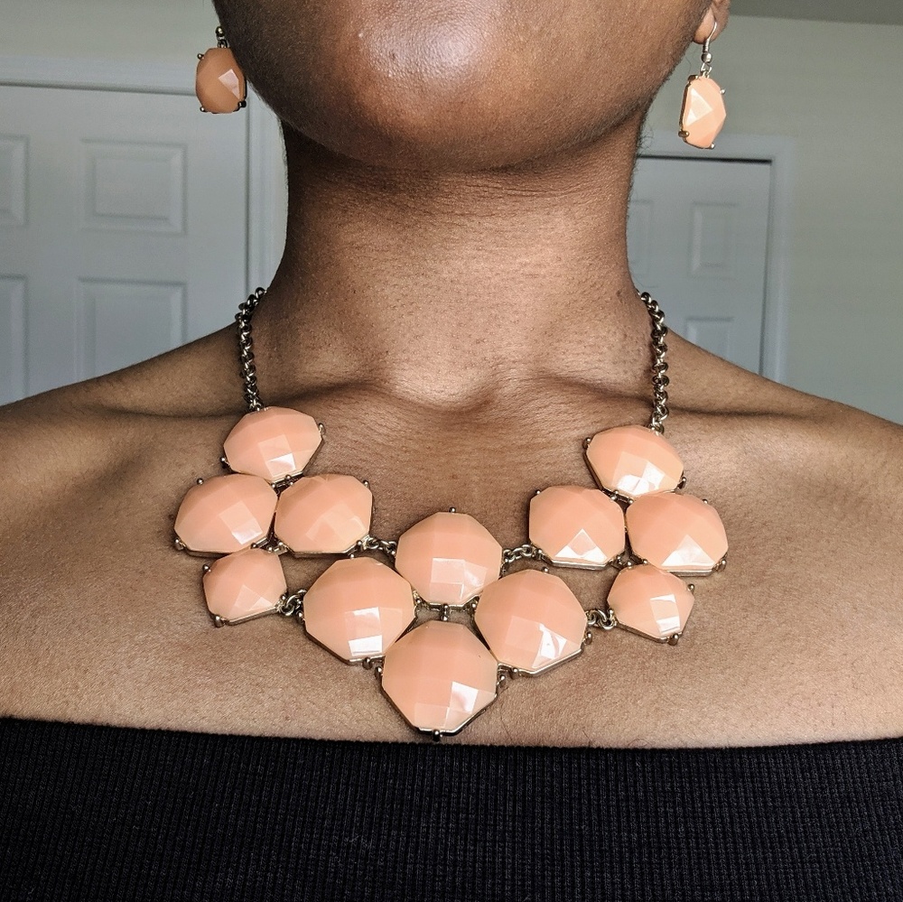 Peach Necklace Set w/ Earrings (EUC)